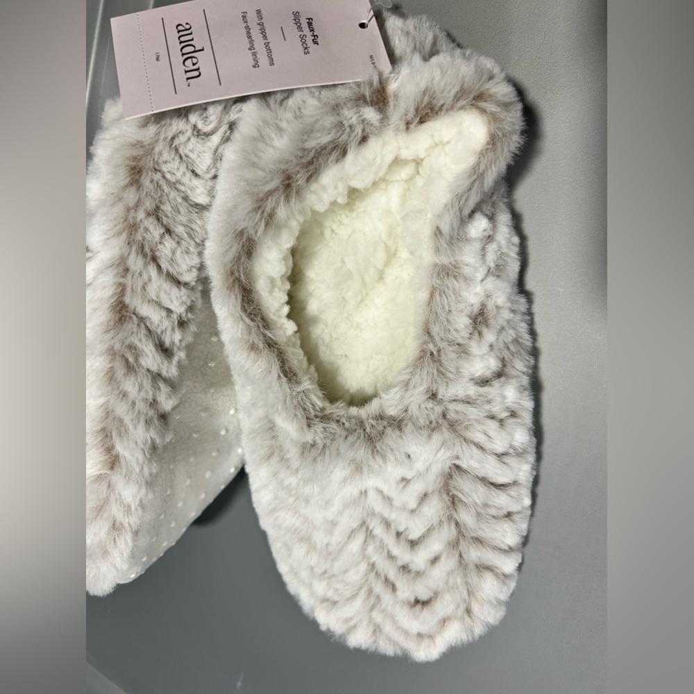 NWT Auden faux fur slipper socks